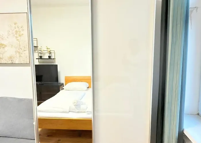 Modern Rd דירה